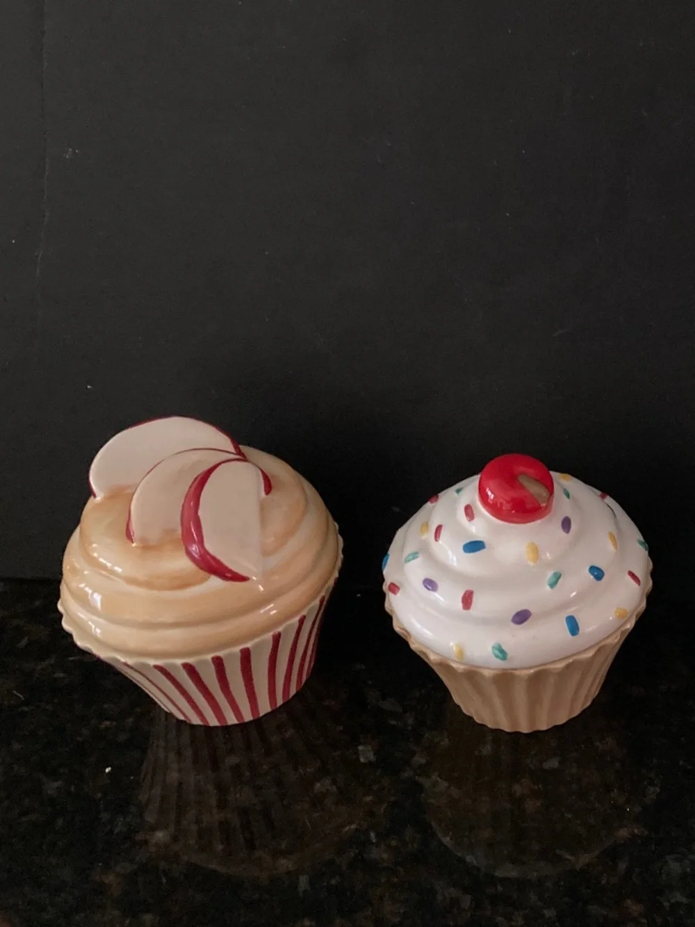Valerie Parr Hill Set of 4 Candles/Apple/Sprinkle/Blueberry/Chocolate Chip/NEW!